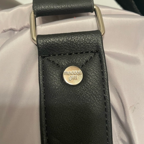 Steve Madden Elegant Light silver and Black Travel Bag - Picture 3 of 11